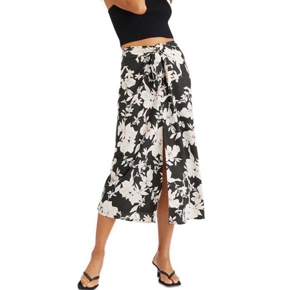 Revolve Sanctuary Beach to City Midi Skirt in Night Jungle (Black White Floral) - Picture 2 of 6